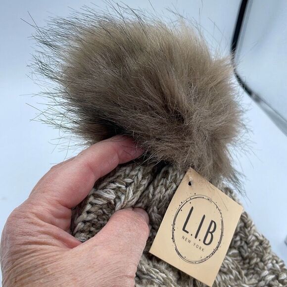 NWT L.I.B. New York thick cable knit beanie with pompom - Picture 4 of 7